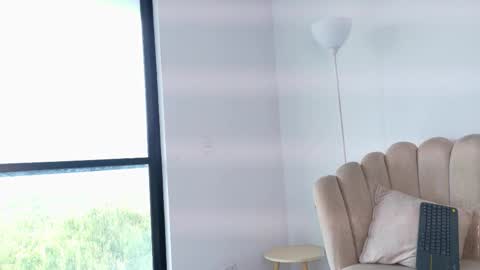   online show from March 5, 9:33 pm