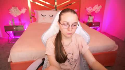 arrinawair online show from September 25, 7:23 am