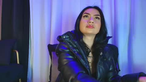 Snapshot of arrkabella chatting on November 19, 6:52 pm online show from November 19, 6:52 pm