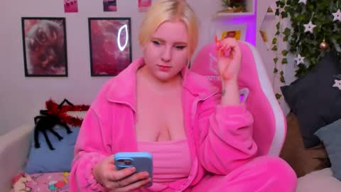 Snapshot of art_lovee_ chatting on December 20, 1:12 am art_lovee_ online show from December 20, 1:12 am