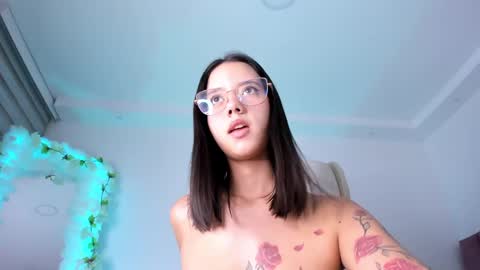 Snapshot of artbelia chatting on March 1, 5:09 am Lia Rose online show from March 1, 5:09 am