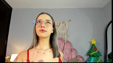 Snapshot of artbelia chatting on December 1, 1:21 am Lia Rose online show from December 1, 1:21 am