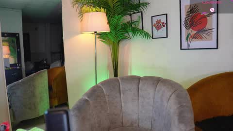 Chloe  online show from March 9, 7:59 pm