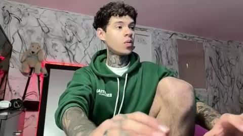 Snapshot of arteemiis chatting on January 27, 7:24 pm online show from January 27, 7:24 pm