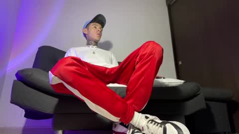 Snapshot of arteemiis chatting on March 12, 10:16 am online show from March 12, 10:16 am