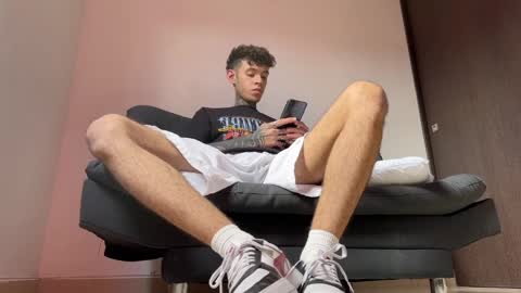 Snapshot of arteemiis chatting on March 12, 1:19 pm online show from March 12, 1:19 pm