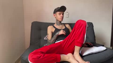 Snapshot of arteemiis chatting on March 12, 5:49 pm online show from March 12, 5:49 pm