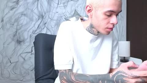 Snapshot of arteemiis chatting on September 28, 12:10 pm online show from September 28, 12:10 pm