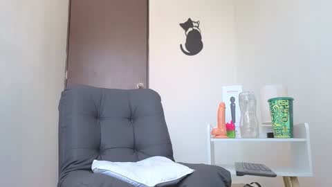 Snapshot of arteemiis chatting on October 22, 12:16 pm online show from October 22, 12:16 pm