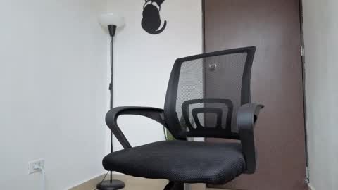   online show from March 11, 9:26 am