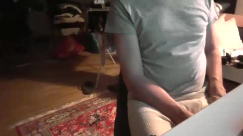 Snapshot of artesian99 chatting on December 17, 6:03 pm artesian99 online show from December 17, 6:03 pm