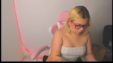 Val online show from February 17, 1:35 am