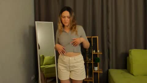 Sara online show from September 18, 8:22 pm