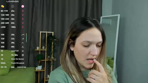 Sara online show from October 3, 7:33 pm