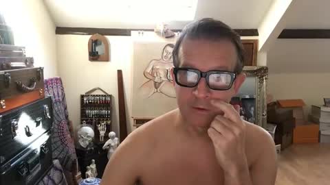 Snapshot of artisterotic chatting on October 29, 9:44 am artisterotic online show from October 29, 9:44 am