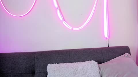 MIA OF artmiajoy online show from December 17, 4:21 pm