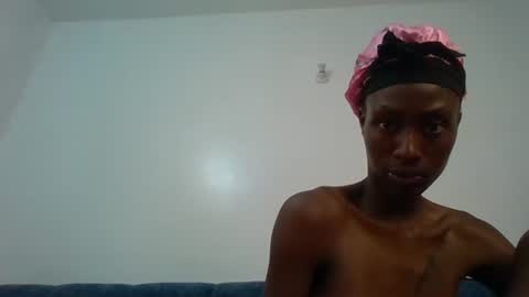 Snapshot of artmilk chatting on February 18, 1:40 pm artmilk online show from February 18, 1:40 pm