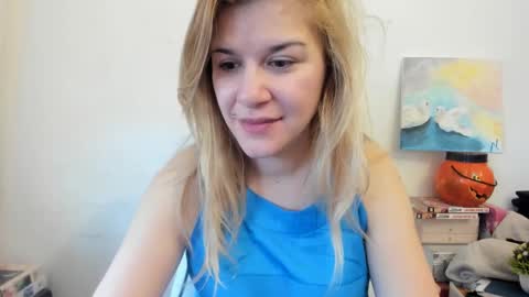 Snapshot of artsyandcraftsy_ chatting on February 26, 9:21 am MIA online show from February 26, 9:21 am