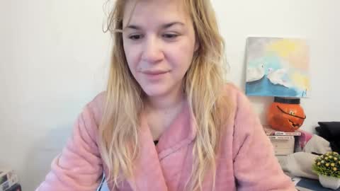 Snapshot of artsyandcraftsy_ chatting on February 27, 8:28 am MIA online show from February 27, 8:28 am