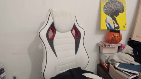 Snapshot of artsyandcraftsy_ chatting on March 1, 11:37 pm MIA online show from March 1, 11:37 pm