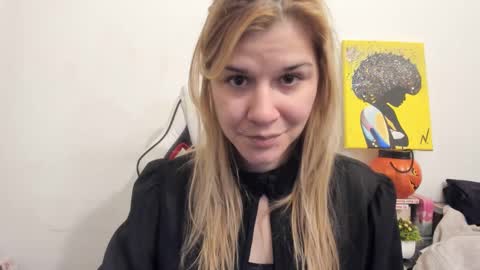 Snapshot of artsyandcraftsy_ chatting on March 4, 5:45 pm MIA online show from March 4, 5:45 pm