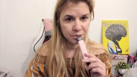 Snapshot of artsyandcraftsy_ chatting on March 5, 8:32 pm MIA online show from March 5, 8:32 pm