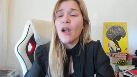 Snapshot of artsyandcraftsy_ chatting on March 6, 1:35 pm MIA online show from March 6, 1:35 pm