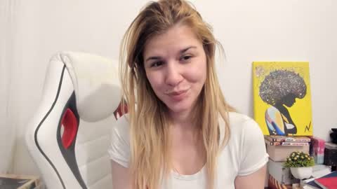 Snapshot of artsyandcraftsy_ chatting on March 6, 5:00 pm MIA online show from March 6, 5:00 pm