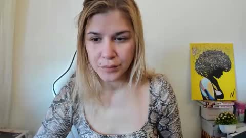 Snapshot of artsyandcraftsy_ chatting on March 8, 11:48 am MIA online show from March 8, 11:48 am