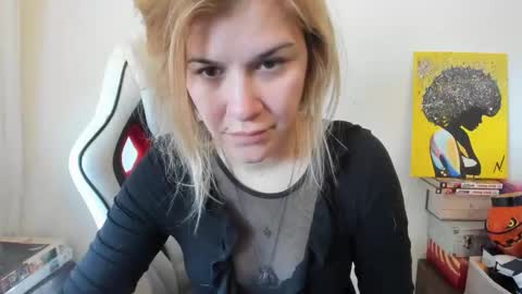 Snapshot of artsyandcraftsy_ chatting on March 9, 12:53 pm MIA online show from March 9, 12:53 pm