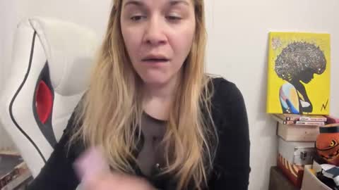 Snapshot of artsyandcraftsy_ chatting on March 9, 6:00 pm MIA online show from March 9, 6:00 pm