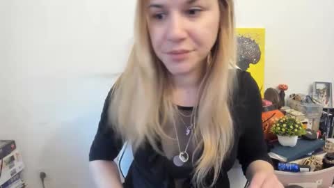 Snapshot of artsyandcraftsy_ chatting on March 10, 10:59 am MIA online show from March 10, 10:59 am