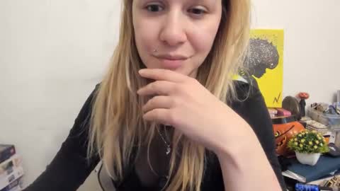 Snapshot of artsyandcraftsy_ chatting on March 10, 8:12 pm MIA online show from March 10, 8:12 pm