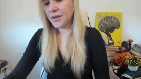 Snapshot of artsyandcraftsy_ chatting on March 11, 1:23 pm MIA online show from March 11, 1:23 pm