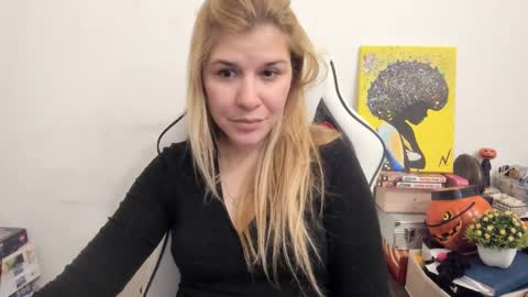 Snapshot of artsyandcraftsy_ chatting on March 11, 5:24 pm MIA online show from March 11, 5:24 pm