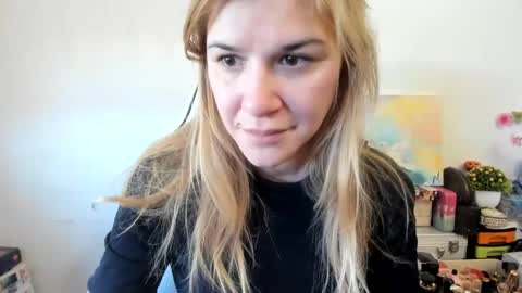 Snapshot of artsyandcraftsy_ chatting on March 12, 8:30 am MIA online show from March 12, 8:30 am