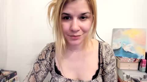 Snapshot of artsyandcraftsy_ chatting on March 12, 4:56 pm MIA online show from March 12, 4:56 pm