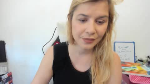 Snapshot of artsyandcraftsy_ chatting on September 12, 12:27 pm MIA online show from September 12, 12:27 pm