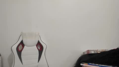 Snapshot of artsyandcraftsy_ chatting on September 16, 8:54 pm MIA online show from September 16, 8:54 pm