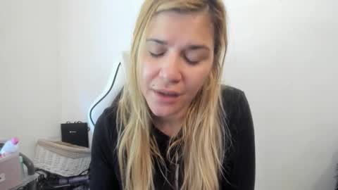 Snapshot of artsyandcraftsy_ chatting on September 20, 11:11 am MIA online show from September 20, 11:11 am