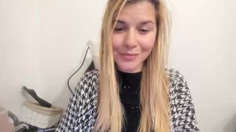 Snapshot of artsyandcraftsy_ chatting on September 26, 10:36 pm MIA online show from September 26, 10:36 pm