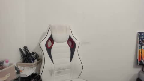 Snapshot of artsyandcraftsy_ chatting on September 27, 10:48 pm MIA online show from September 27, 10:48 pm