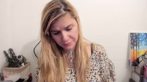 Snapshot of artsyandcraftsy_ chatting on October 4, 10:08 pm MIA online show from October 4, 10:08 pm