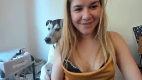 Snapshot of artsyandcraftsy_ chatting on October 16, 9:10 am MIA online show from October 16, 9:10 am