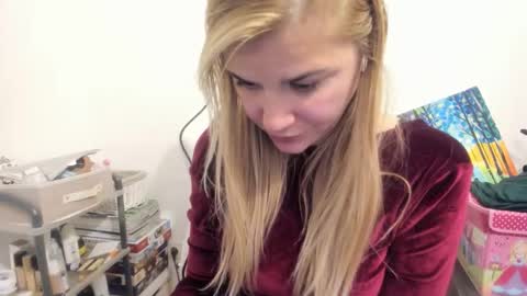 Snapshot of artsyandcraftsy_ chatting on October 18, 11:05 pm MIA online show from October 18, 11:05 pm