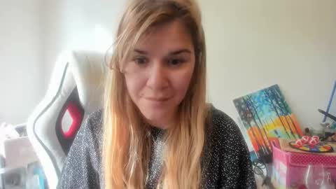 Snapshot of artsyandcraftsy_ chatting on October 25, 12:02 pm MIA online show from October 25, 12:02 pm