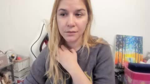 Snapshot of artsyandcraftsy_ chatting on November 16, 11:38 am MIA online show from November 16, 11:38 am