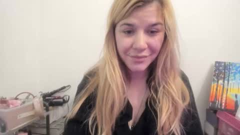 Snapshot of artsyandcraftsy_ chatting on November 22, 11:53 am MIA online show from November 22, 11:53 am