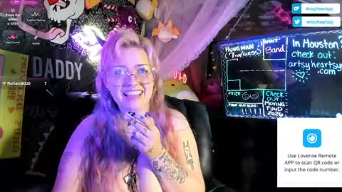 ArtsyHeartsyy online show from April 14, 12:16 am