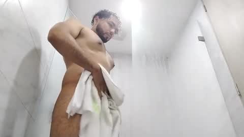 arturguy01 online show from December 19, 12:34 pm